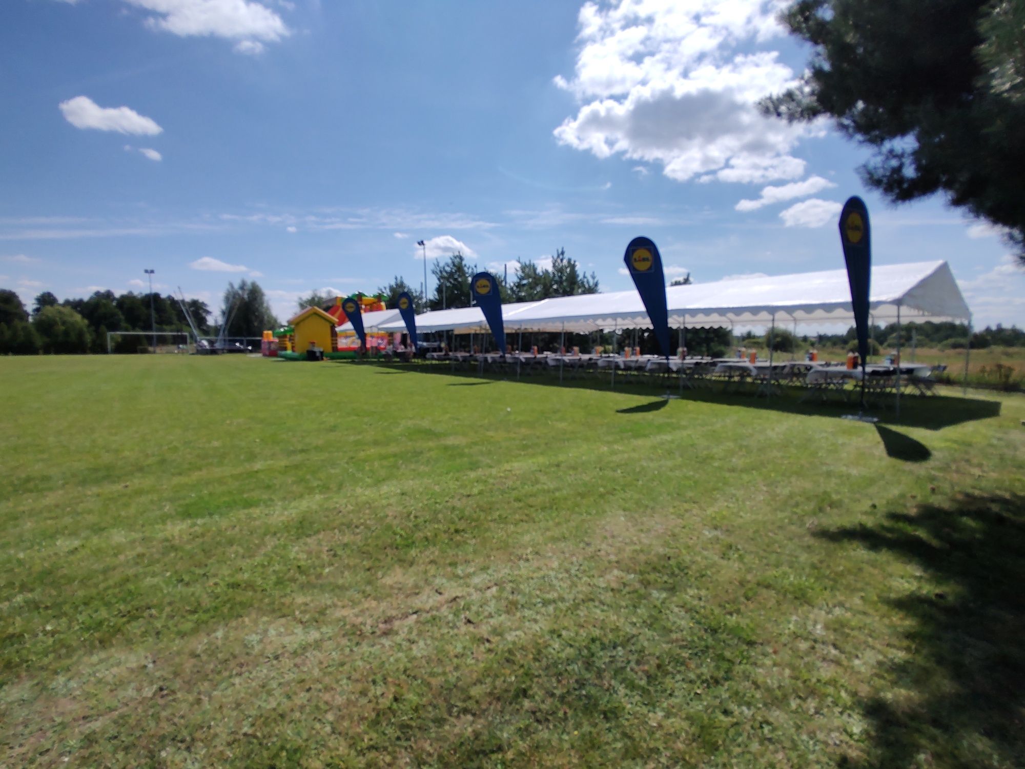 Catering grill, obsługa eventów, poprawiny, zjeżdżalnie dmuchane.