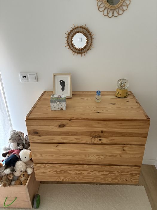 Cómoda em pinho IKEA