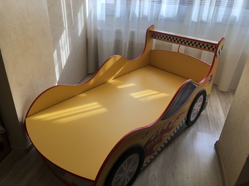 Ліжко дитяче постіль машинка світиться таксі ліжечко маквін