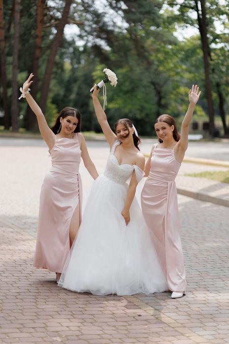 Пудрові сукні – ідеальний вибір для особливих подій!