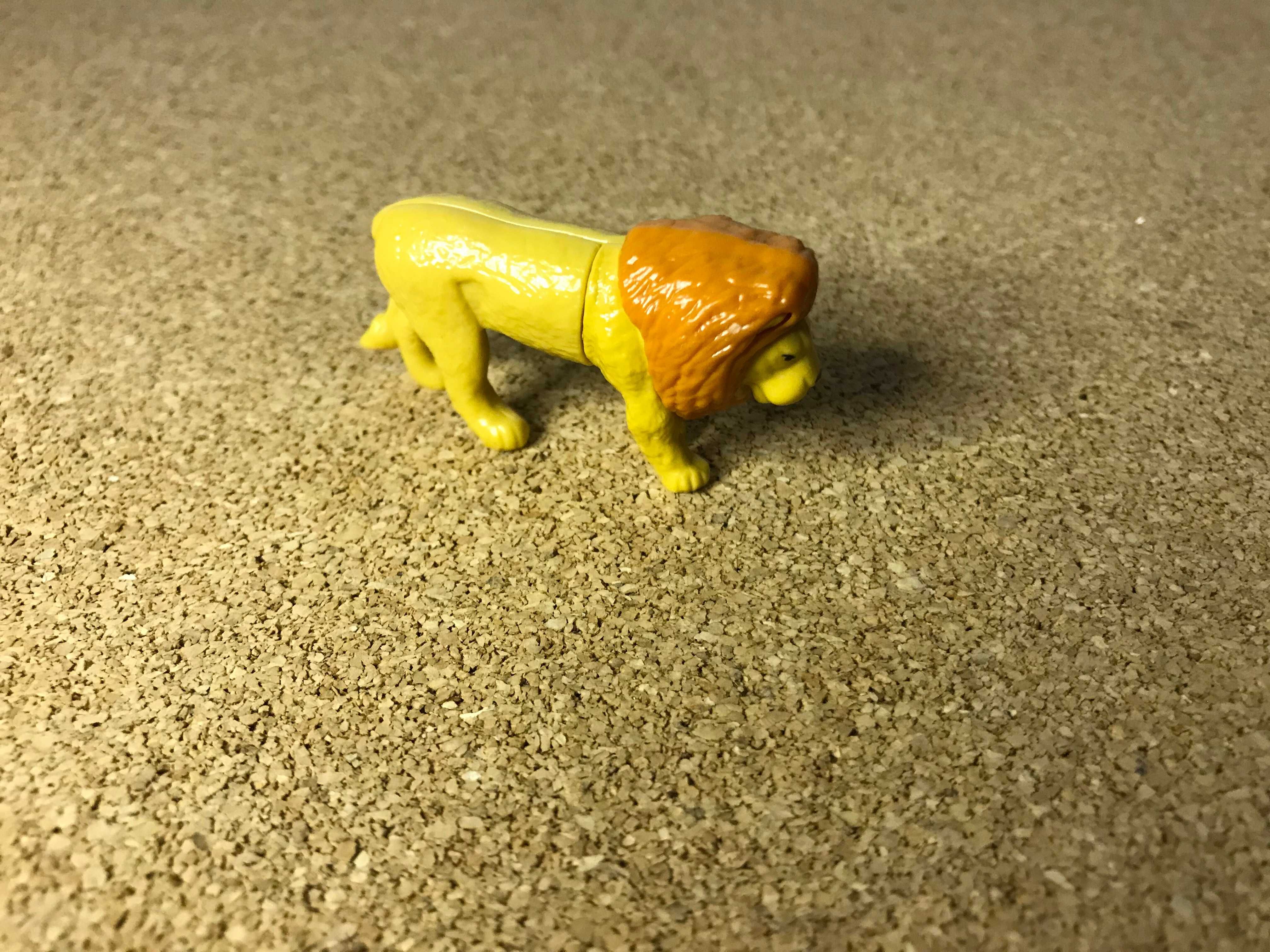 Kinder Surprise Lew Natoons African Animals Lion 2011 [1]