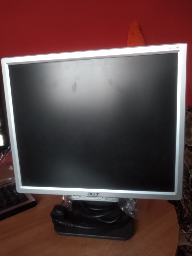 Monitor Acer 17 cali