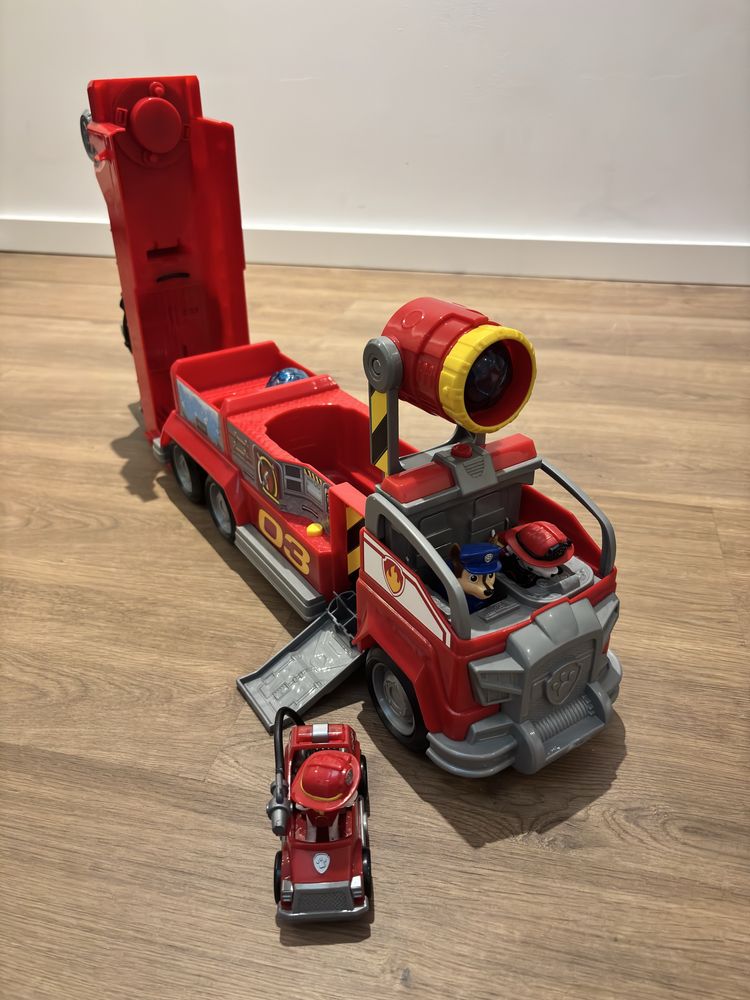 Camião Bombeiros Marshall