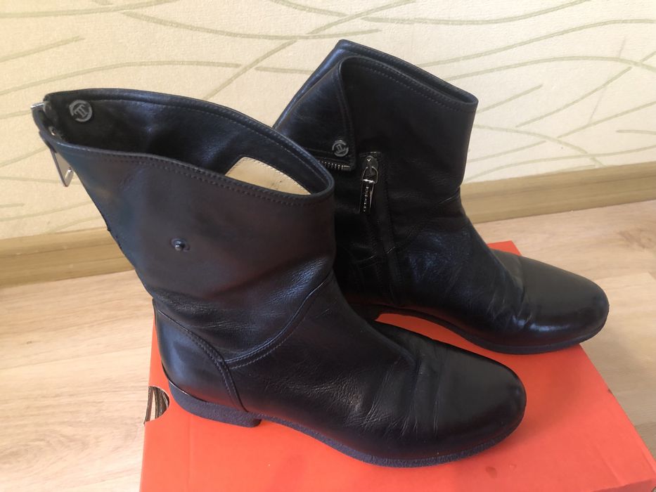 Продам женские кожаные сапоги LORIBLU (37 р) оригинал