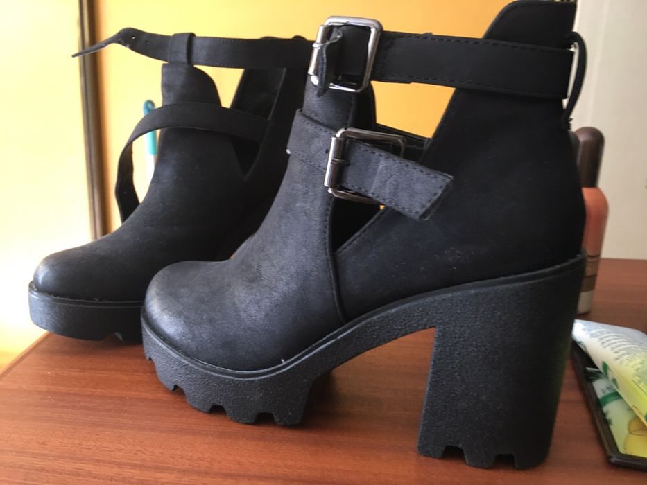 2 pares de botas 20€ +20=40€