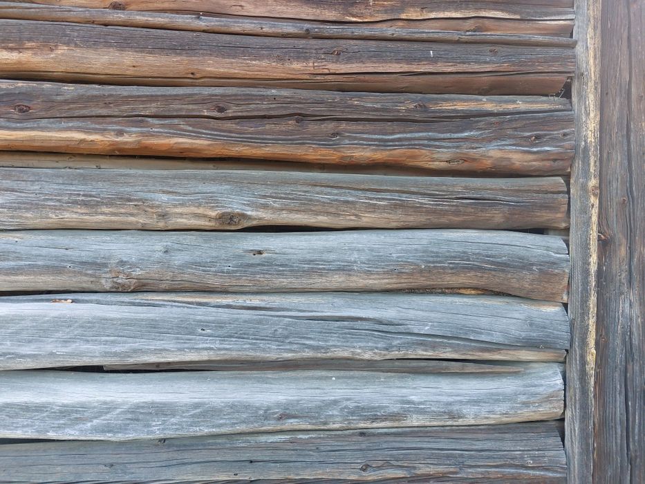 Bale ze starej stodoły