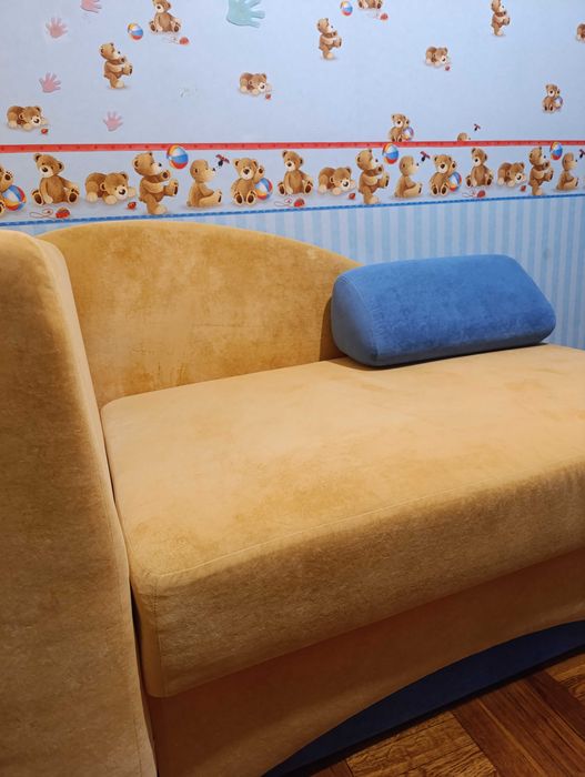 Продам диван - гарне спальне ліжко