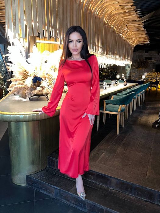 Стільні шовкові сукні.