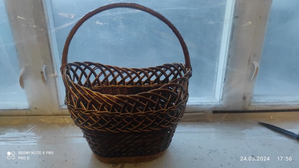 Корзинка плетеная