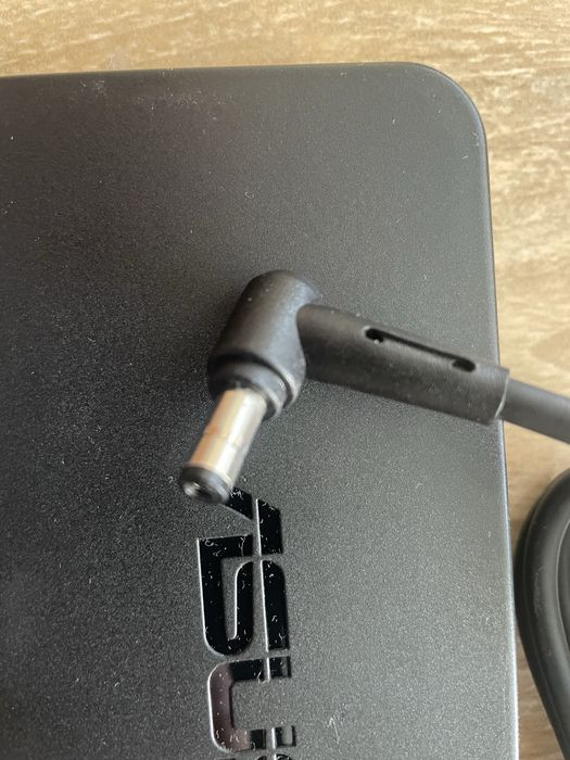 Продаю оригінальний блок живлення для ноутбука ASUS