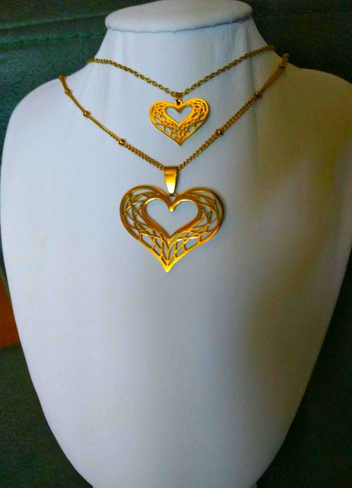 Colar Aço Dourado c/ Coração Moldura Trabalhado NOVO