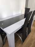 Conjunto de mesa com cadeiras