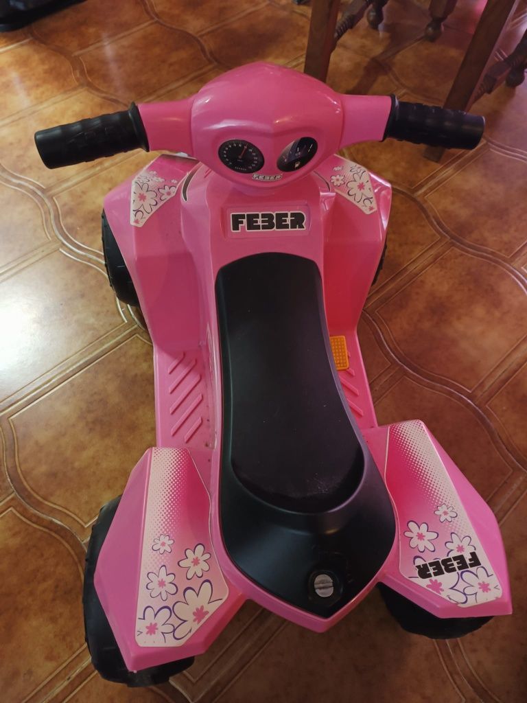 Moto 4 elétrica de criança