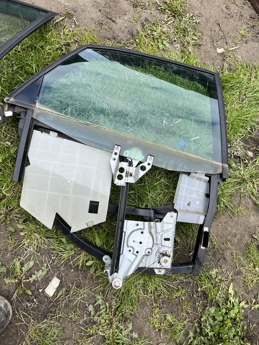 Ramka drzwi kierowcy, prawy tył do Audi A4 B5 lift sedan