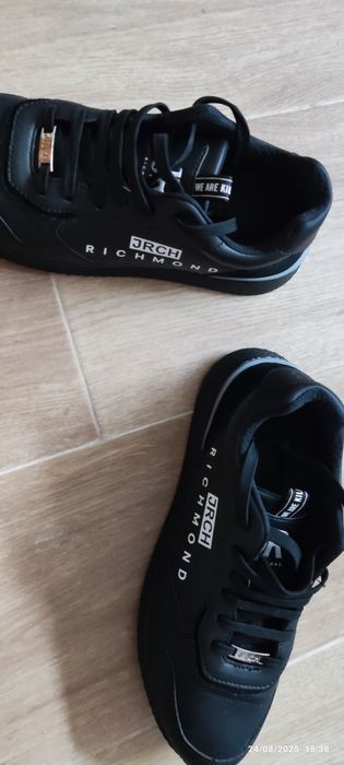 Tênis John Richmond