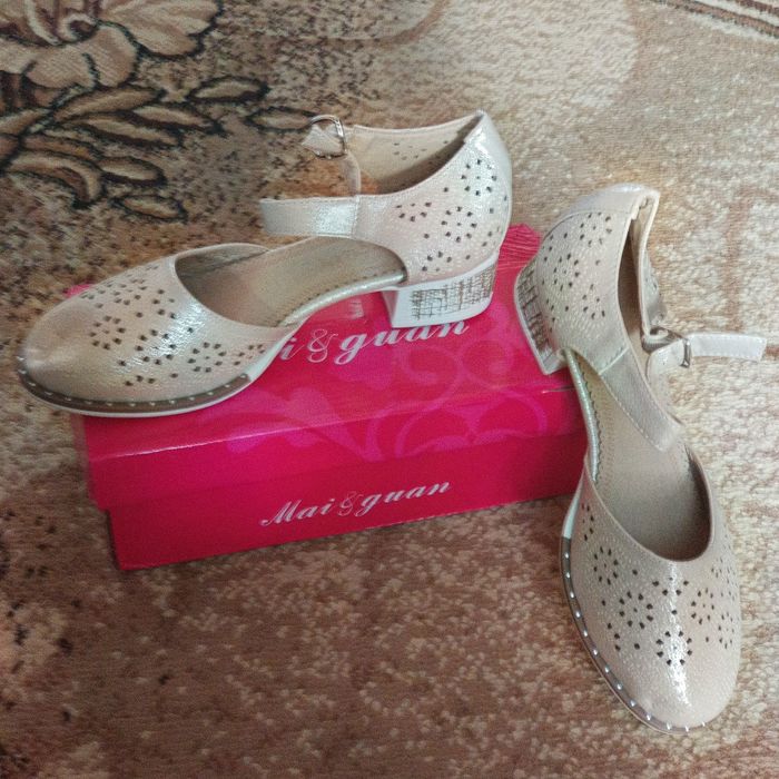 Нові,легенькі літні туфлі.