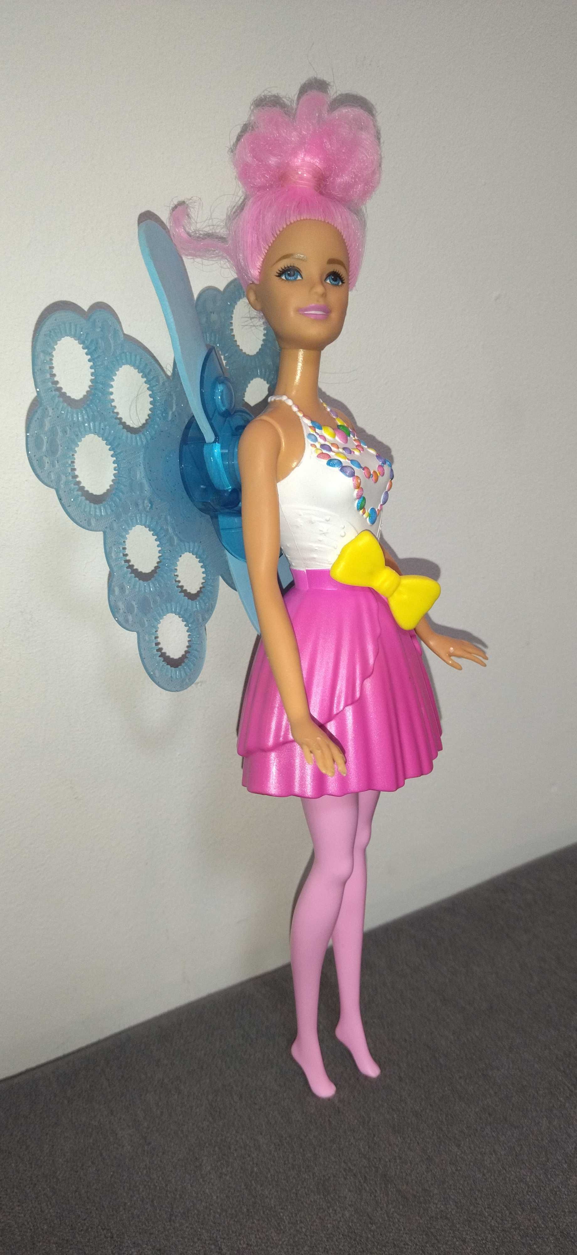 Barbie puszczająca bańki mydlane