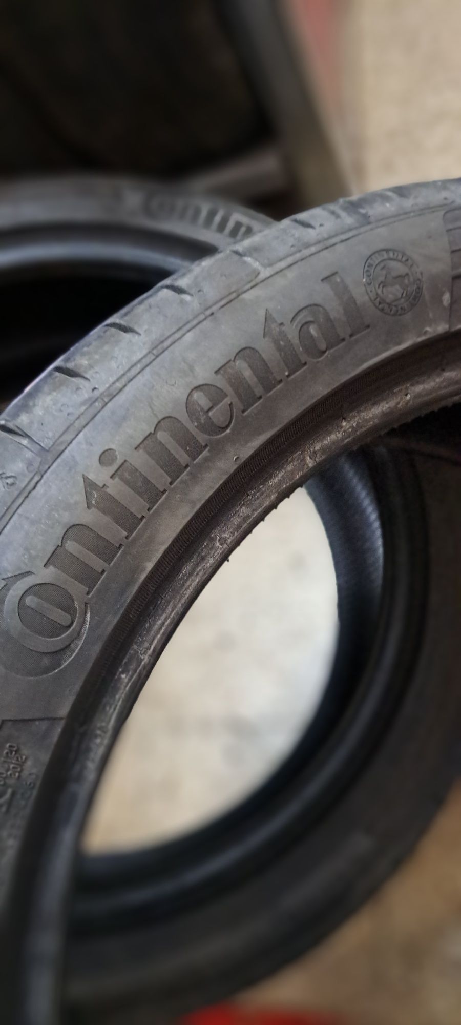 Pneus 245/40/18 continental