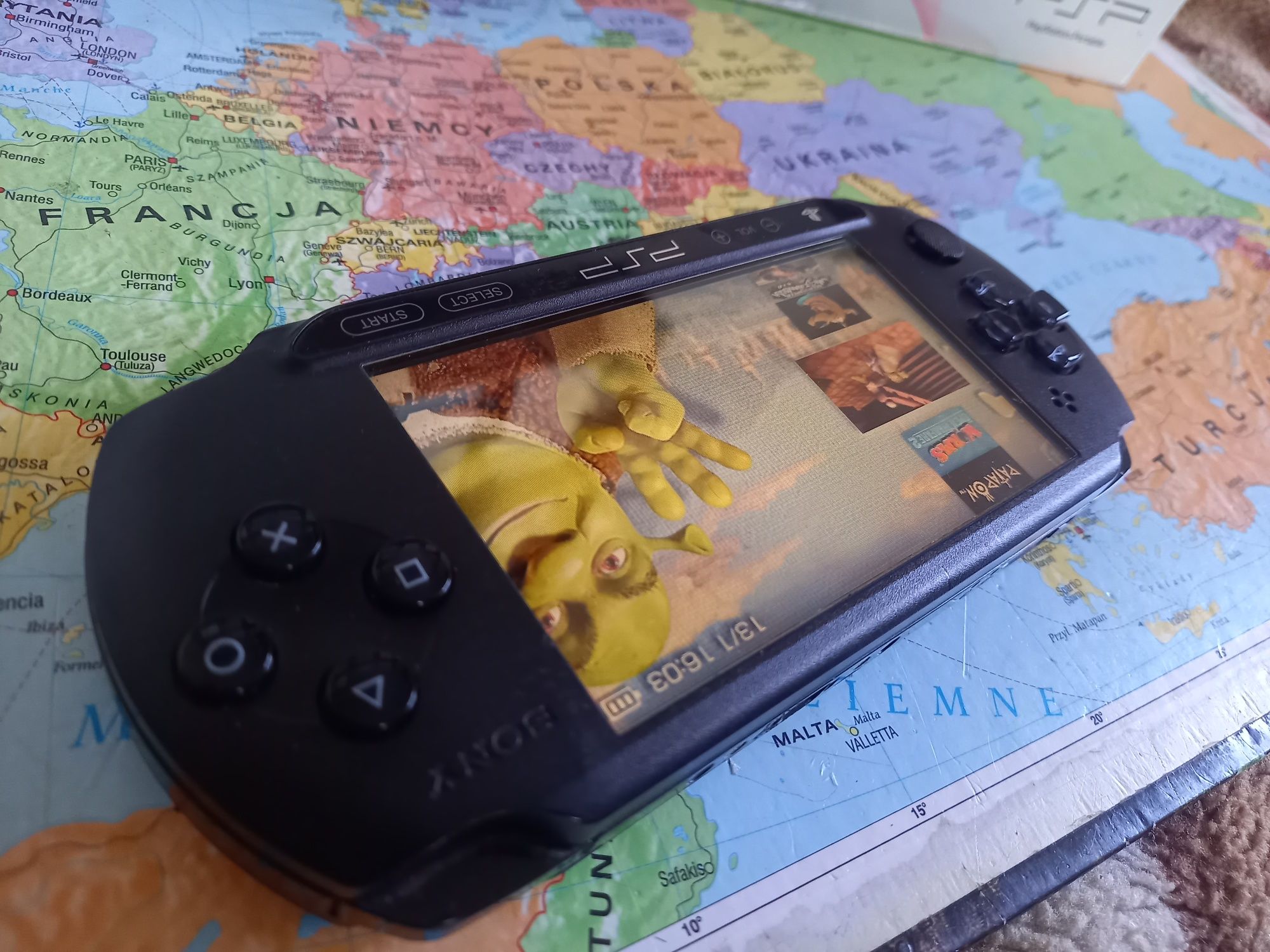 Konsola Sony psp Street E 1004 cb 4gb 20 gier