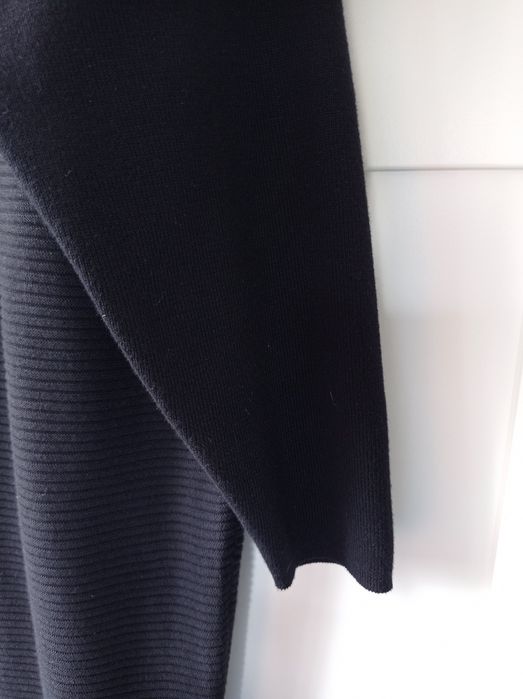 Sukienka czarna sweterkowa typu nietoperz 42