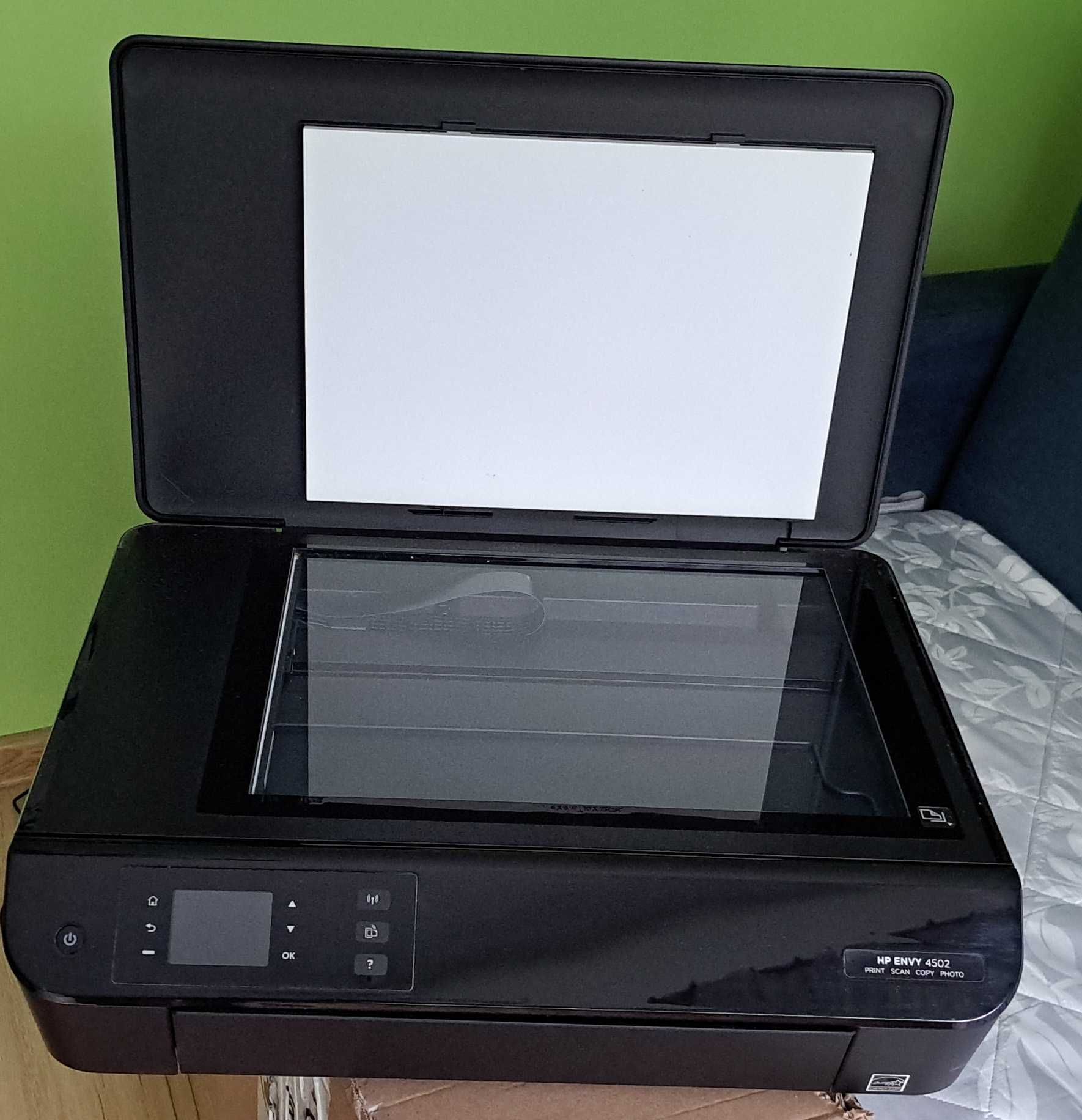 Drukarka-skaner-kopiarka firmy Hewlett-Packard model Envy 4502
