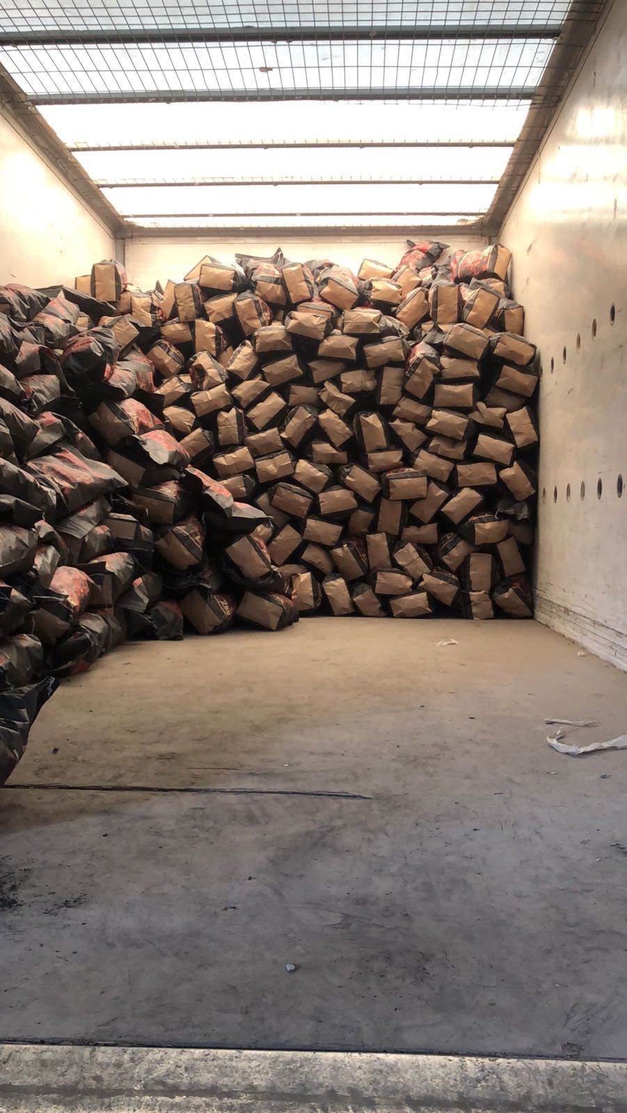 Уголь древесный в бумажных пакетах 1,5 кг, 2,5 кг, 5 кг, 10 кг