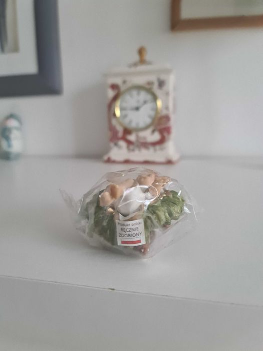 Piękna figurka ceramiczna Dzieciątko Jezus na sianku szopka Jezusek