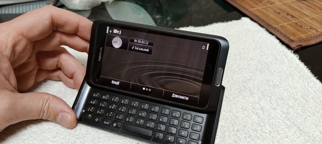 Nokia E7 16GB          .