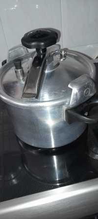 PANELA DE PRESSÃO EM AÇO INOX C/Capacidade de 6 Litros