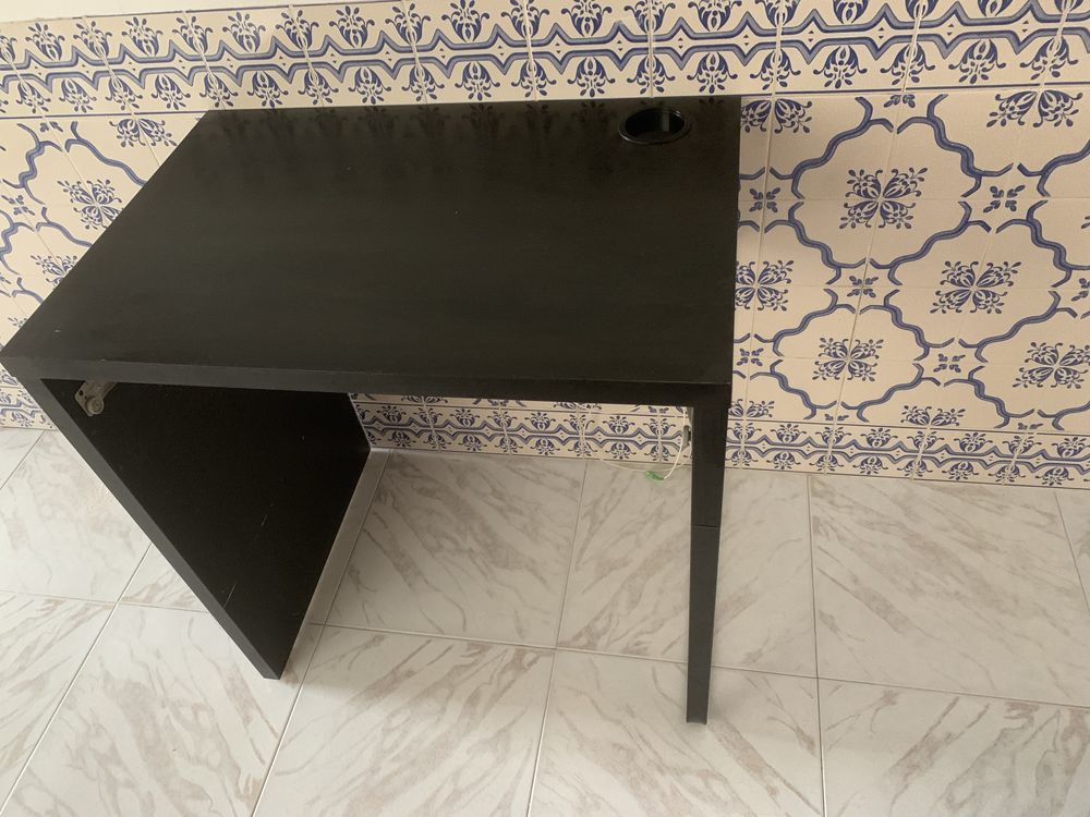 Mesa preta para computador