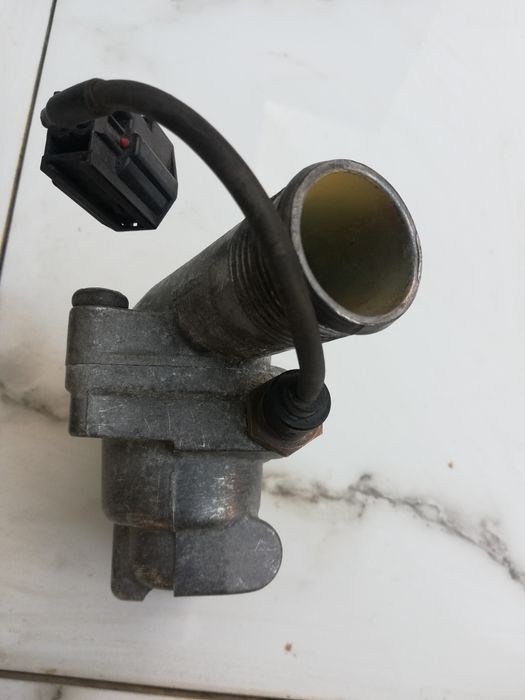 Volvo s80 2.4b 03r obudowa termostatu z czujnikiem temperatury orygina