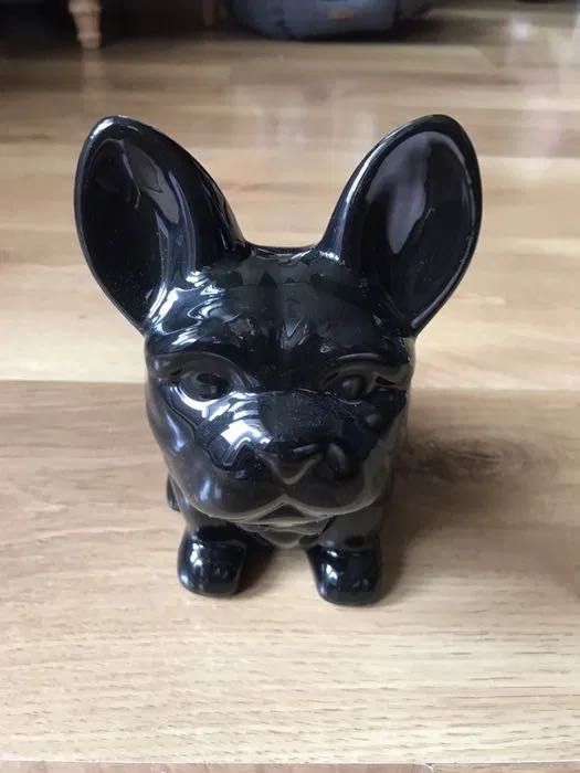 Czarny pies piesek buldog francuski figurka rzezba skarbonka
