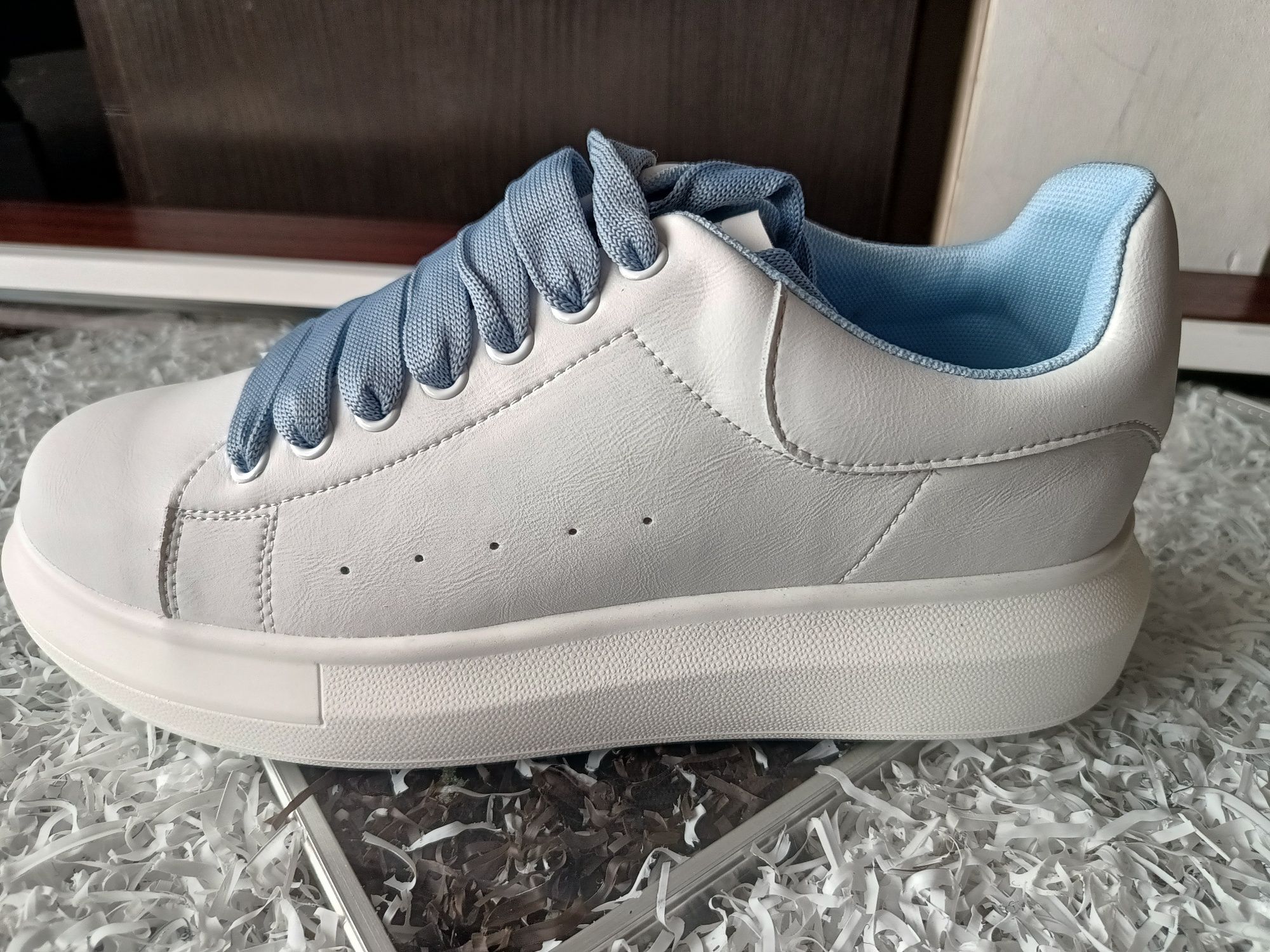 Кросівки 39-40 р