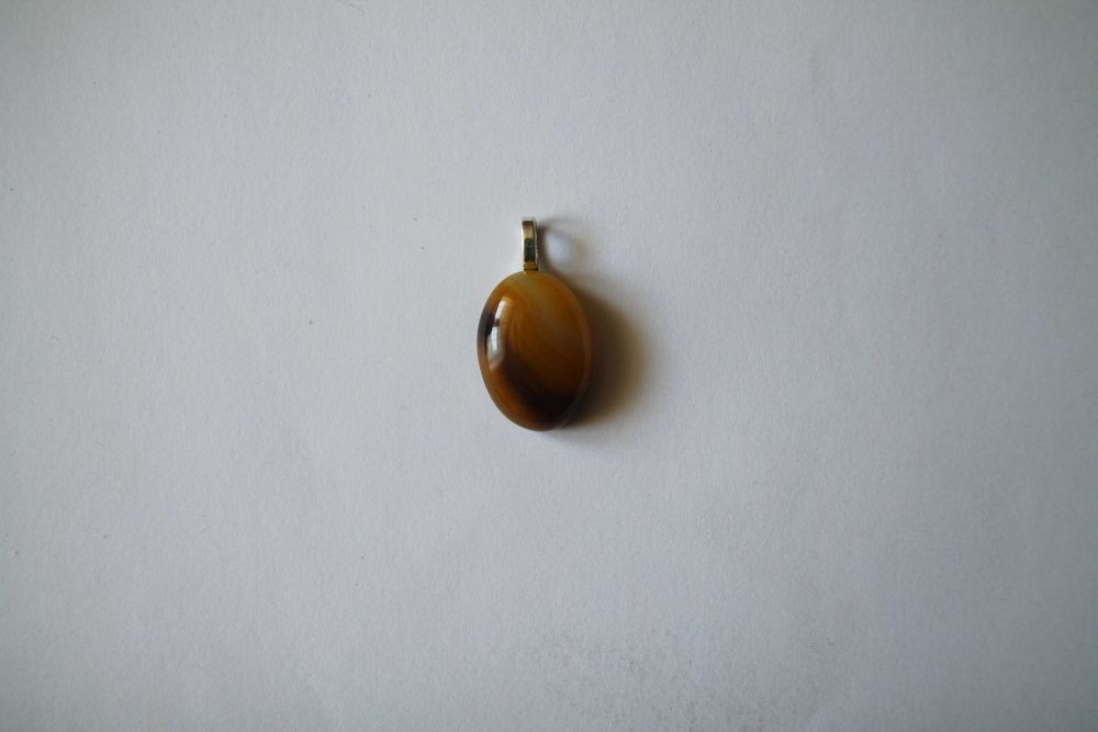 Wisiorek z żółtego agatu