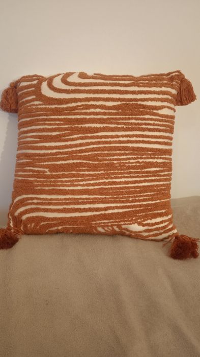 Poszewka cegła loft boho chwosty