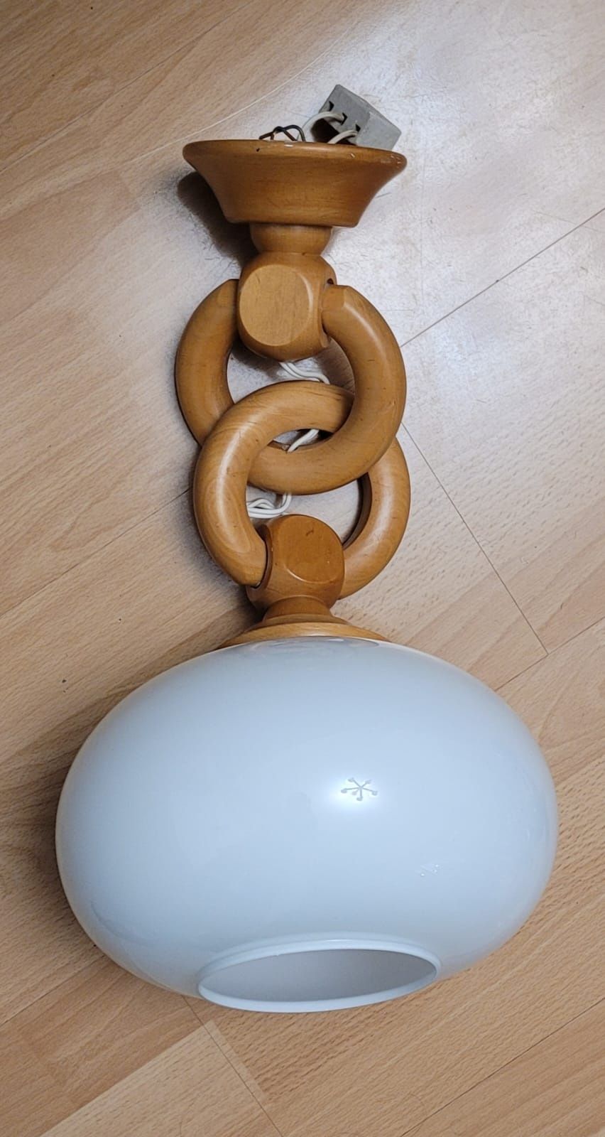 Lampa sufitowa wisząca drewno z kloszem