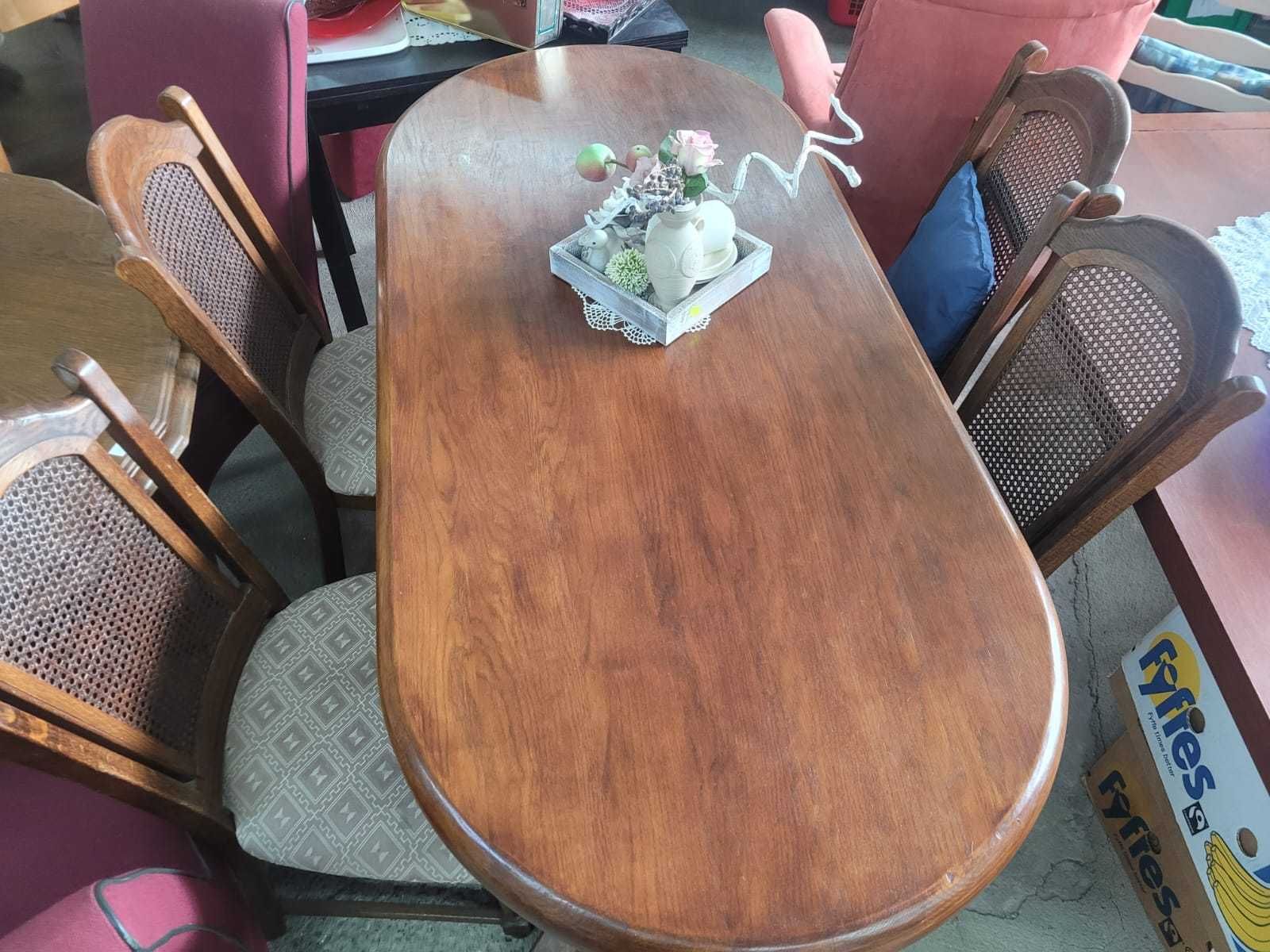 Solidny, stylowy stół z łączyną