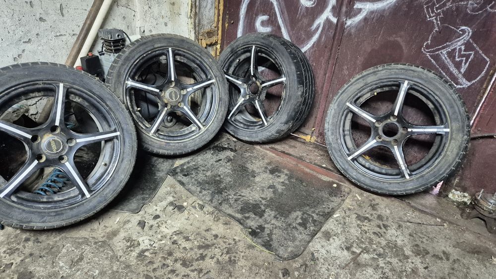 Продам легко сплавнв диски з Mazda