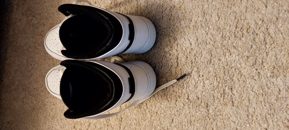 Buty Nike Air Jordan 1 Mid (GS) Białe rozmiar 38.5