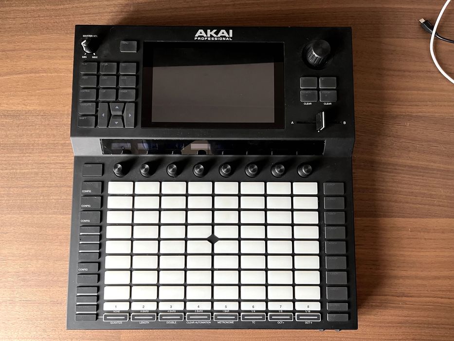 Akai Force - grooveox, syntezator, sampler