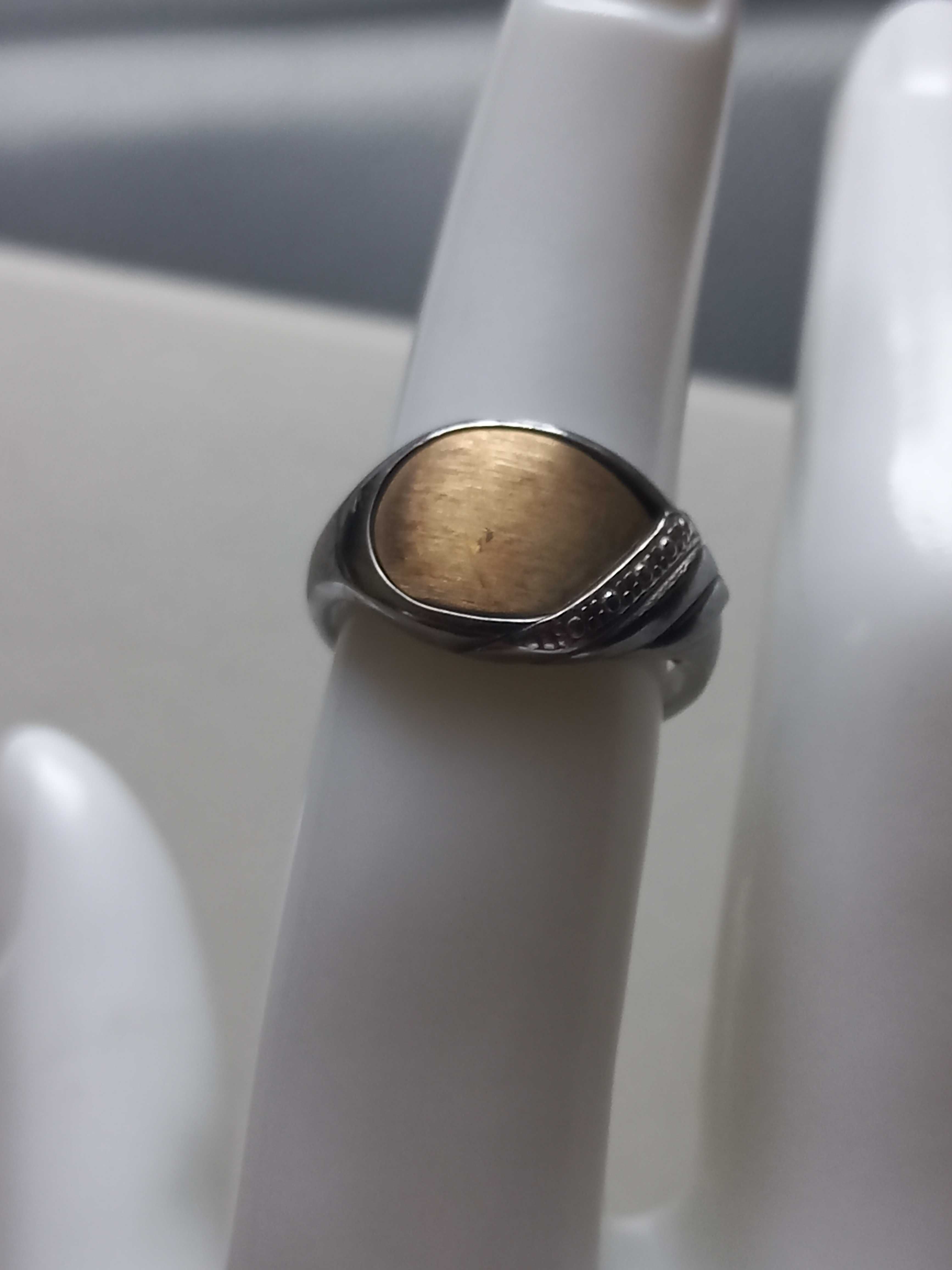 Elegancki srebrny pierścionek - srebro próby 0.925