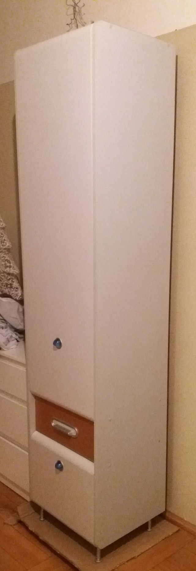 Szafka stojąca z szufladą
