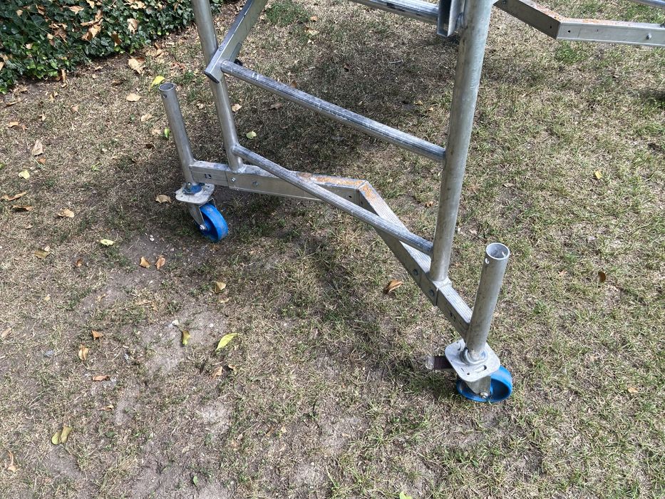 Sprzedam rusztowanie na kółkach z otwieranym włazem Krauze