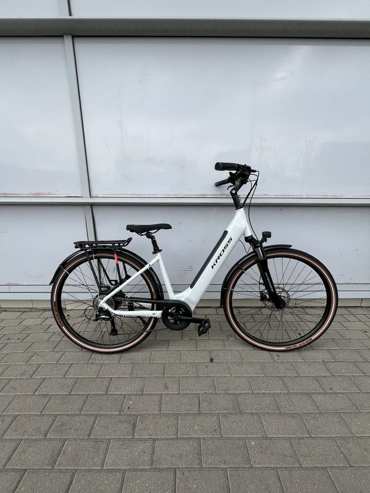 Rower elektryczny Kross Trans Hybrid 1.0 522 Biały