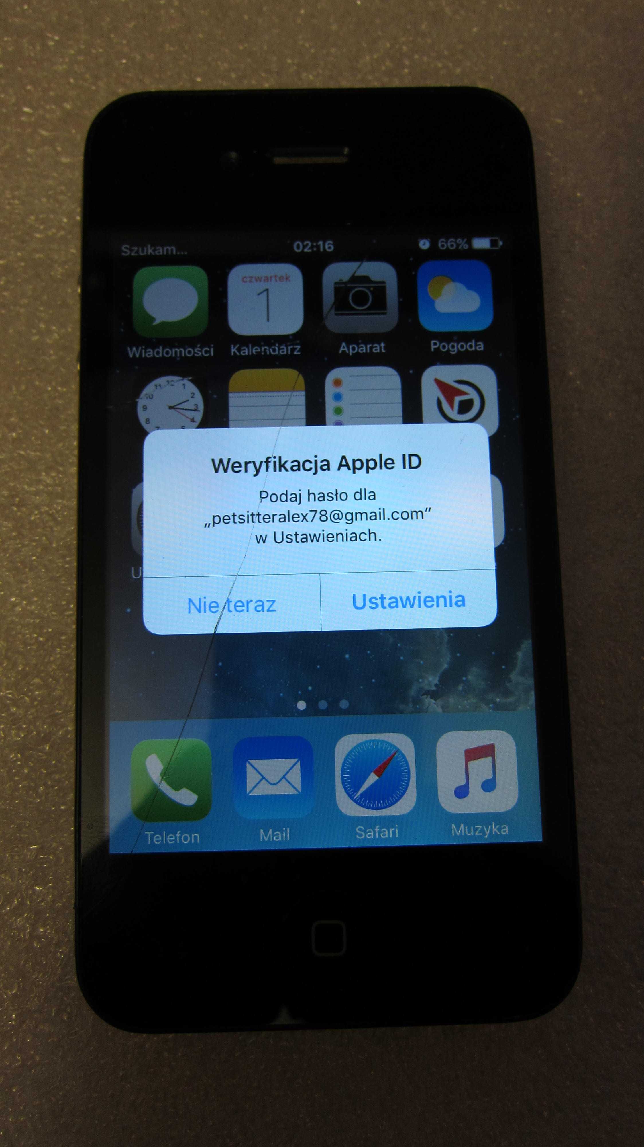Pakiet 4 szt. iPhonów i iPoda Apple nietestowane uruchamiają się