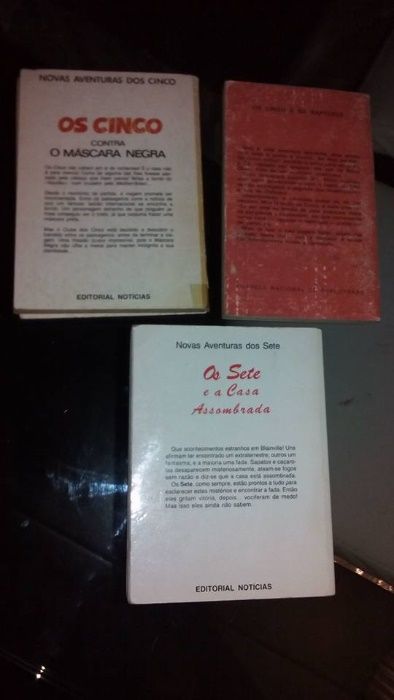 3 livros antigos de Enid Blyton: 2 livros OS CINCO e 1 livro OS SETE