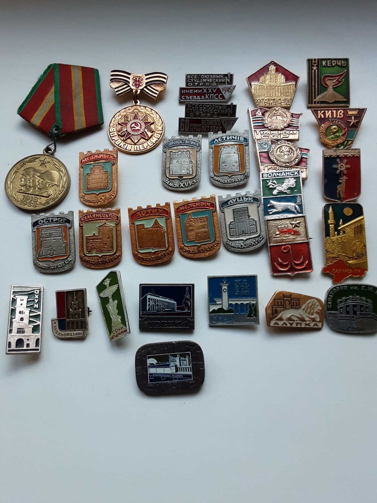 Продам звичайні радянські значки