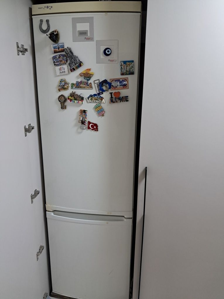 Холодильник zanussi 2метра