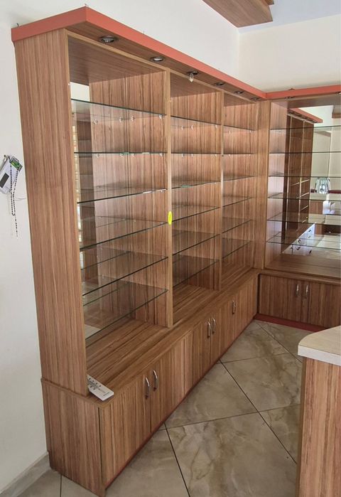 Solidne regały sklepowe / ekspozycyjne - stan  bardzo dobry