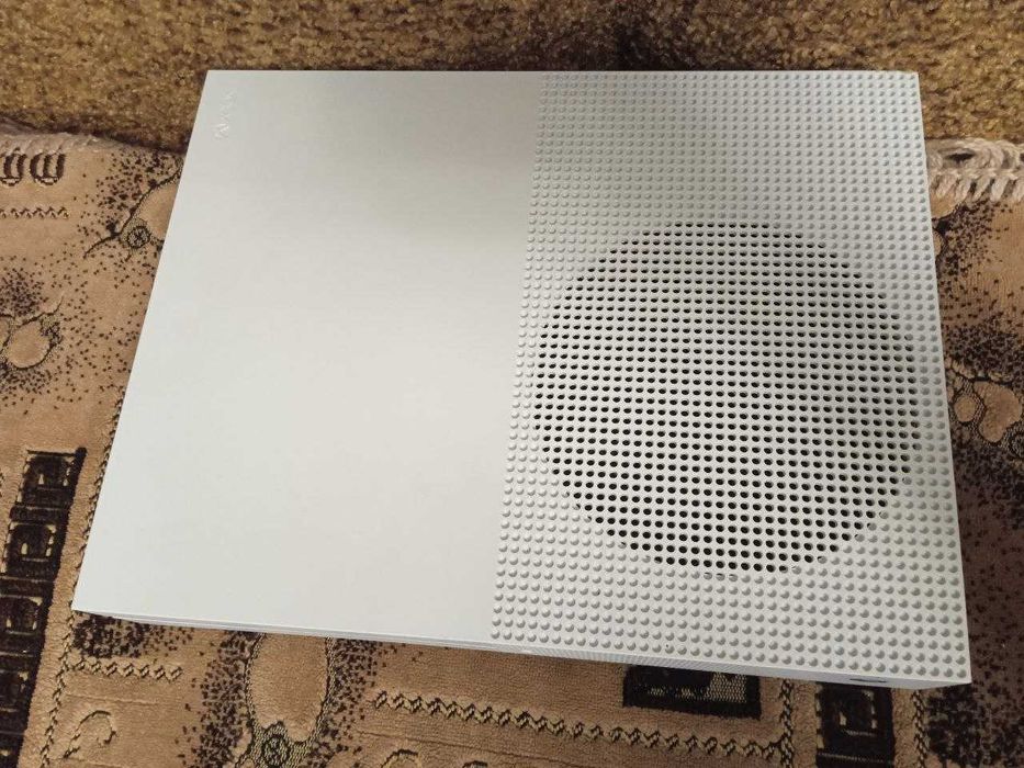 Ігрова консоль Xbox One S model 1681